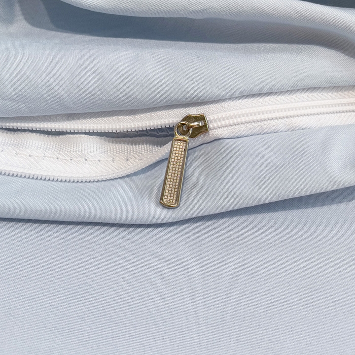 91家纺网 家纺一手货源 找家纺 梦之岛 2025新款多巴胺云朵棉可爱毛巾绣四件套 快乐企鹅-蓝