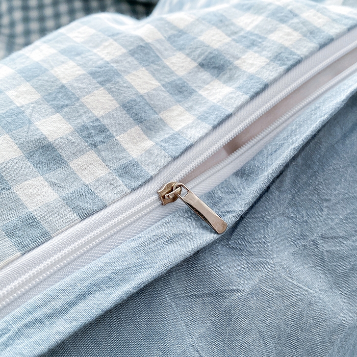 91家纺网 家纺一手货源 找家纺 大境 2026新款色织全棉水洗棉刺绣四件套小清新纯棉四件套 篮球小熊-格子蓝