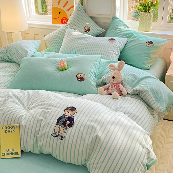 91家纺网 家纺一手货源 找家纺 大境 2026新款色织全棉水洗棉刺绣四件套小清新纯棉四件套 篮球小熊-条纹绿