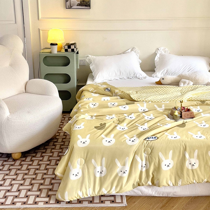 91家纺网 家纺一手货源 找家纺 绒梦里 2025新款儿童卡通系列A类凉感冰豆豆夏被 HELLO兔