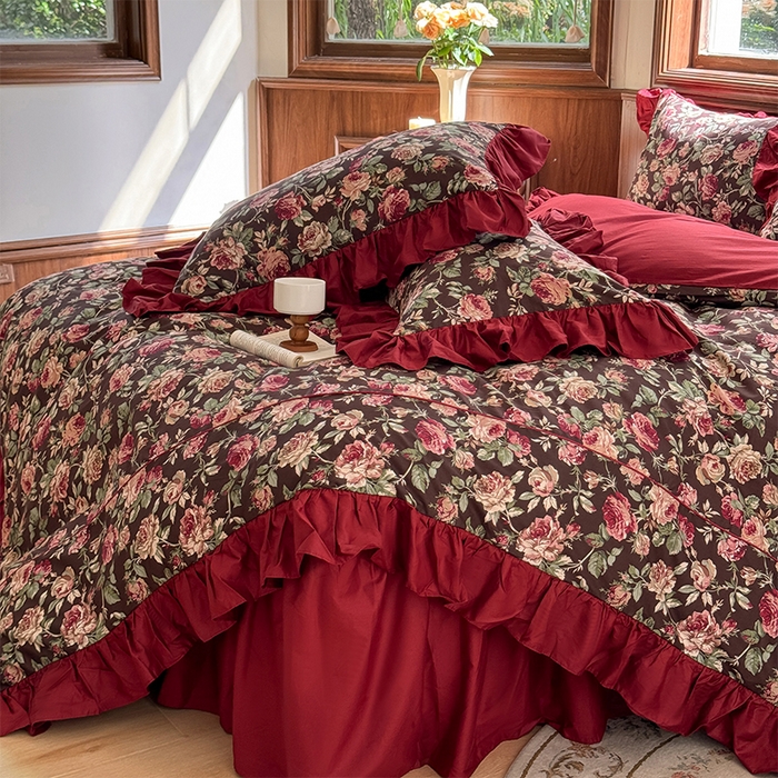 91家纺网 家纺一手货源 找家纺 胜权家纺 2025新款全棉13372法式床裙款活性印花四件套 莫妮卡-酒红
