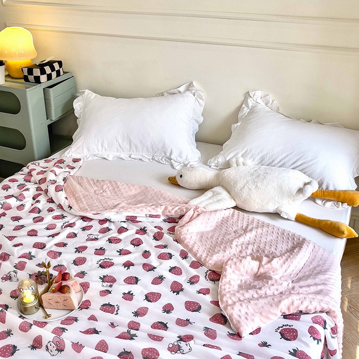 91家纺网 家纺一手货源 找家纺 绒梦里 2025新款儿童卡通系列A类凉感冰豆豆夏被 草莓控