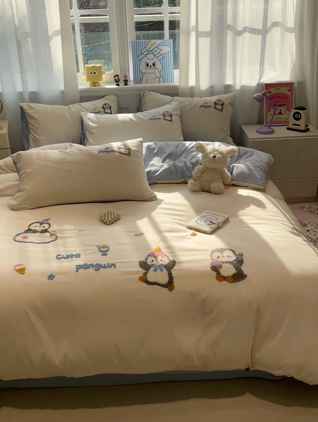 91家纺网 家纺一手货源 找家纺 梦之岛 2025新款多巴胺云朵棉可爱毛巾绣四件套 快乐企鹅-白蓝