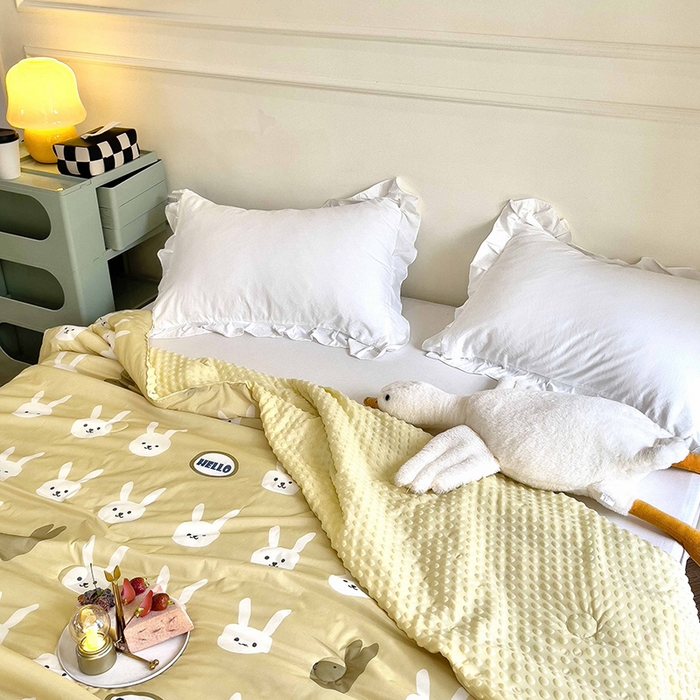 91家纺网 家纺一手货源 找家纺 绒梦里 2025新款儿童卡通系列A类凉感冰豆豆夏被 HELLO兔