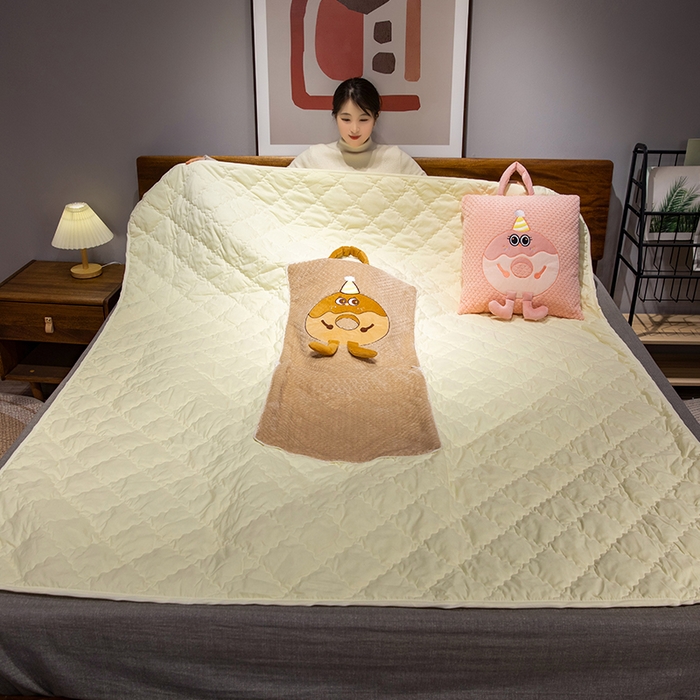 91家纺网 家纺一手货源 找家纺 中华鲟2025新款多功能豆豆绒提花网红抱枕毯卡通立体贴布刺绣抱枕被夏被 甜甜圈夏被-蓝