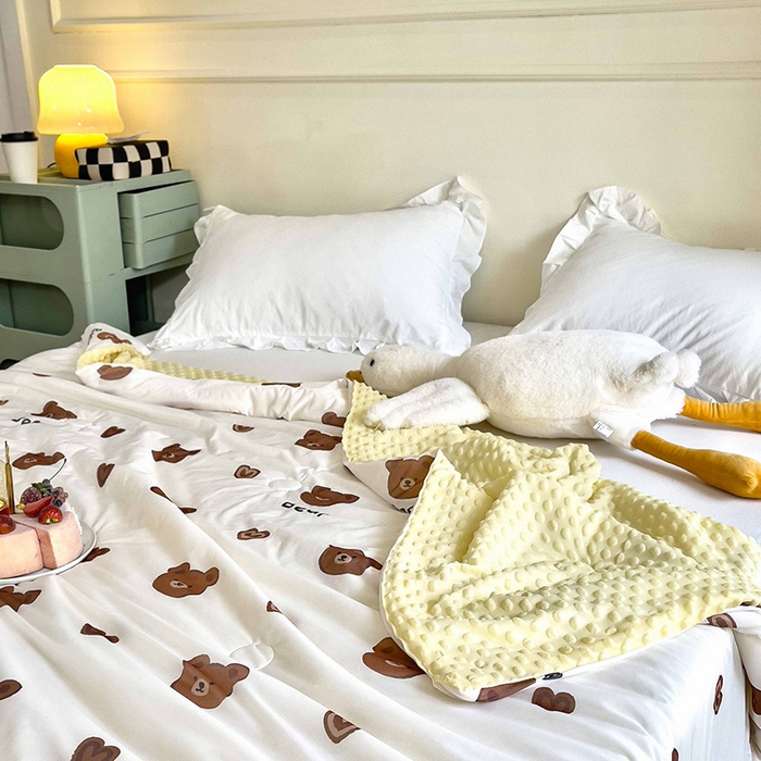 91家纺网 家纺一手货源 找家纺 绒梦里 2025新款儿童卡通系列A类凉感冰豆豆夏被 爱心熊