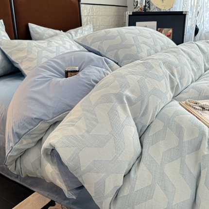 91家纺网 家纺一手货源 找家纺 眠博士 2025新款AB版简约时尚A类全棉三层纱系列四件套 三层纱-慕斯-蓝