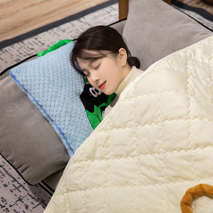 91家纺网 家纺一手货源 找家纺 中华鲟2025新款多功能豆豆绒提花网红抱枕毯卡通立体贴布刺绣抱枕被夏被 甜甜圈夏被-蓝