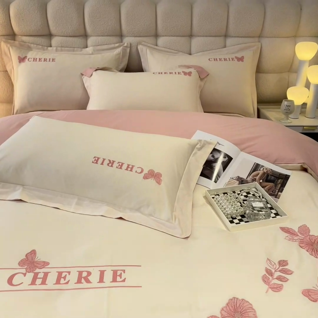 91家纺网 家纺一手货源 找家纺 桃园 2025新款洛芙琳系列纯棉全棉长绒棉刺绣绣花四件套(高端礼盒) 洛芙琳白粉