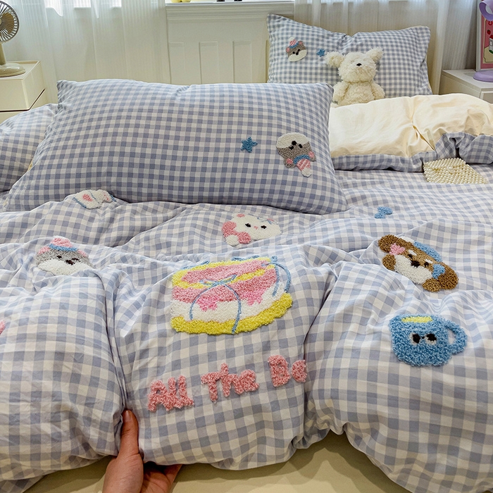 91家纺网 家纺一手货源 找家纺 梦之岛 2025新款多巴胺云朵棉可爱毛巾绣四件套 蛋糕kitty-蓝