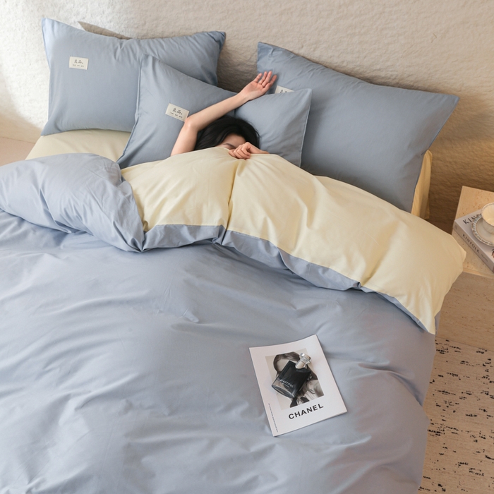 91家纺网 家纺一手货源 找家纺 眠博士 2025新款高支高密全棉双拼40支纯色四件套场景二 全棉拼色-浅蓝+浅黄