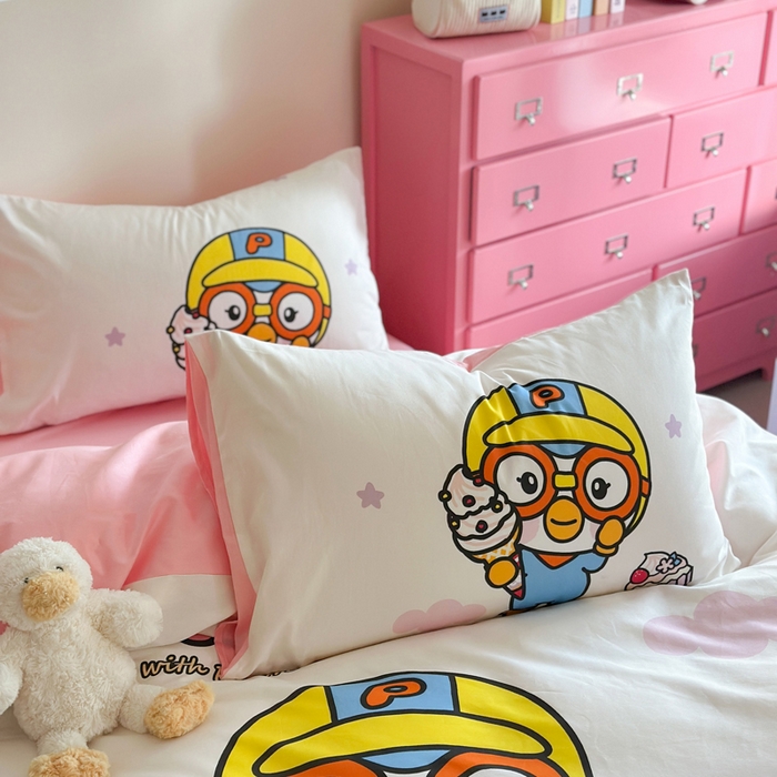 91家纺网 家纺一手货源 找家纺 金爱家 2025新款波乐乐系列纯棉数码印花系列四件套 波乐乐-露营时刻