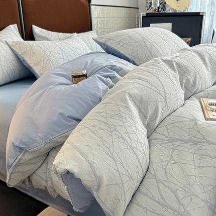 91家纺网 家纺一手货源 找家纺 眠博士 2025新款AB版简约时尚A类全棉三层纱系列四件套 三层纱-春枝-蓝