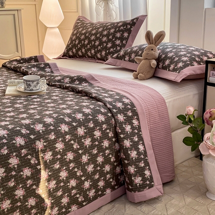 91家纺网 家纺一手货源 找家纺 （总）尊妙被业 2025新款针织棉床盖三件套