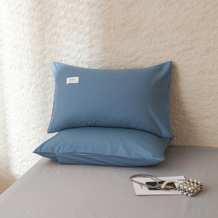 91家纺网 家纺一手货源 找家纺 眠博士 2025新款高支高密全棉双拼40支纯色四件套场景二 全棉拼色-宝蓝+银灰