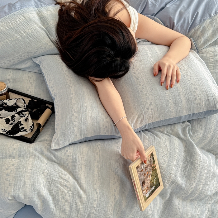 91家纺网 家纺一手货源 找家纺 眠博士2025新款AB版简约时尚A类全棉三层纱系列单被套 三层纱-时光-蓝