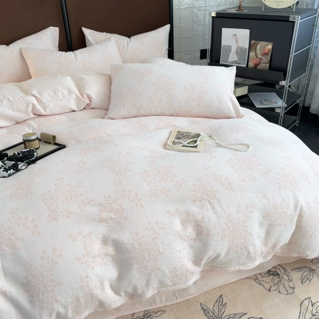 91家纺网 家纺一手货源 找家纺 眠博士 2025新款AB版简约时尚A类全棉三层纱系列四件套 三层纱-玫瑰花-粉