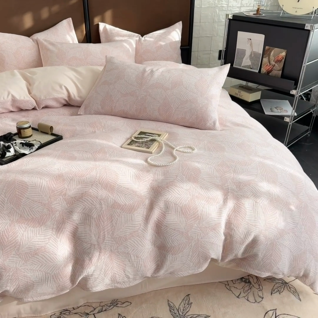 91家纺网 家纺一手货源 找家纺 眠博士2025新款AB版简约时尚A类全棉三层纱系列单被套 三层纱-幸运叶-粉