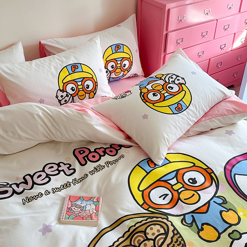 91家纺网 家纺一手货源 找家纺 金爱家 2025新款波乐乐系列纯棉数码印花系列四件套 波乐乐-露营时刻