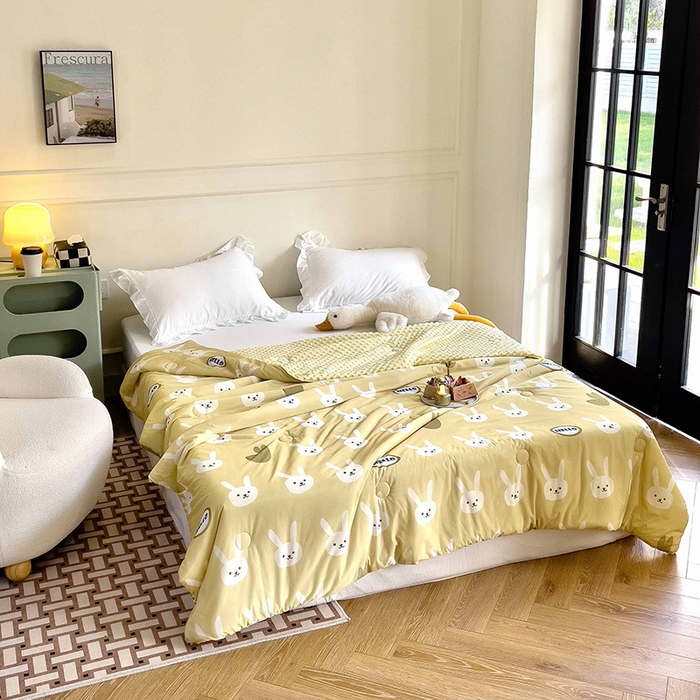 91家纺网 家纺一手货源 找家纺 绒梦里 2025新款儿童卡通系列A类凉感冰豆豆夏被 HELLO兔