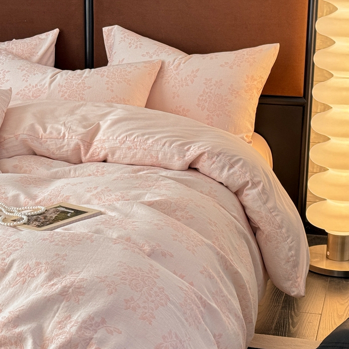 91家纺网 家纺一手货源 找家纺 眠博士 2025新款AB版简约时尚A类全棉三层纱系列四件套 三层纱-玫瑰花-粉