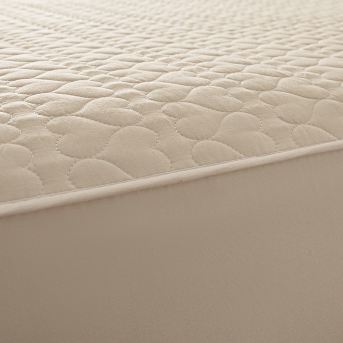 91家纺网 家纺一手货源 找家纺 优悦生活馆 2025新款亲肤水洗棉夹棉防水床笠 桃心-白