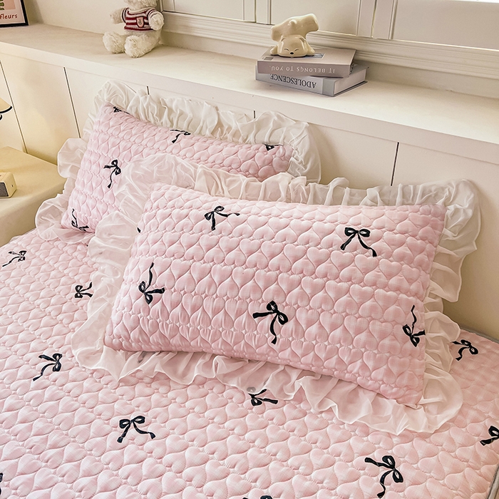 91家纺网 家纺一手货源 找家纺 眠势力 2025新款韩版花边床笠雪纺公主风ins夹棉四季款床罩保护套 粉格蝴蝶结