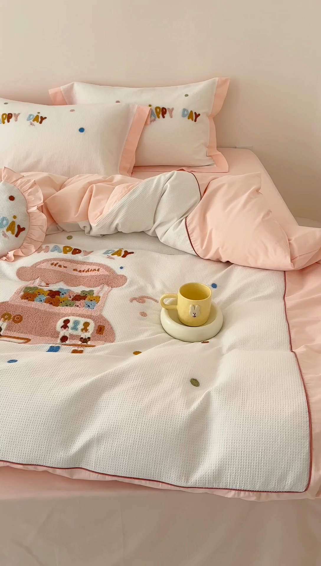 91家纺网 家纺一手货源 找家纺 （总）西西家居 2025新款华夫格40支全棉纯棉水洗棉精致贴布绣四件套-抓娃娃