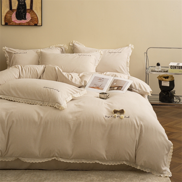 91家纺网 家纺一手货源 找家纺 庭笙 2025新款无印.色织条纹少女韩式小花边简约条纹四件套 色织条纹.米