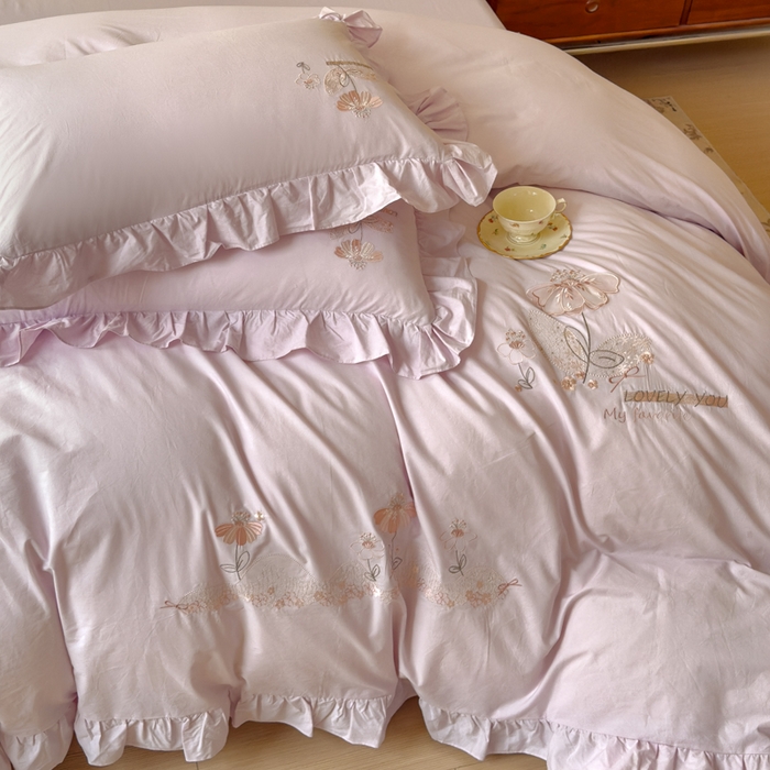 91家纺网 家纺一手货源 找家纺 U品汇 A类全棉色织水洗棉刺绣花四件套纯棉100%棉韩版公主风立体花朵 春野浪漫-薰衣紫