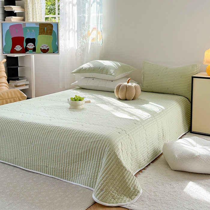 91家纺网 家纺一手货源 找家纺 优悦生活馆 2025新款亲肤舒适水洗棉夹棉床盖 暖心-绿