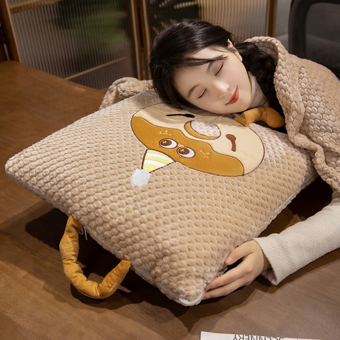 91家纺网 家纺一手货源 找家纺 中华鲟2025新款多功能豆豆绒提花网红抱枕毯卡通立体贴布刺绣抱枕被 甜甜圈毛毯-黄