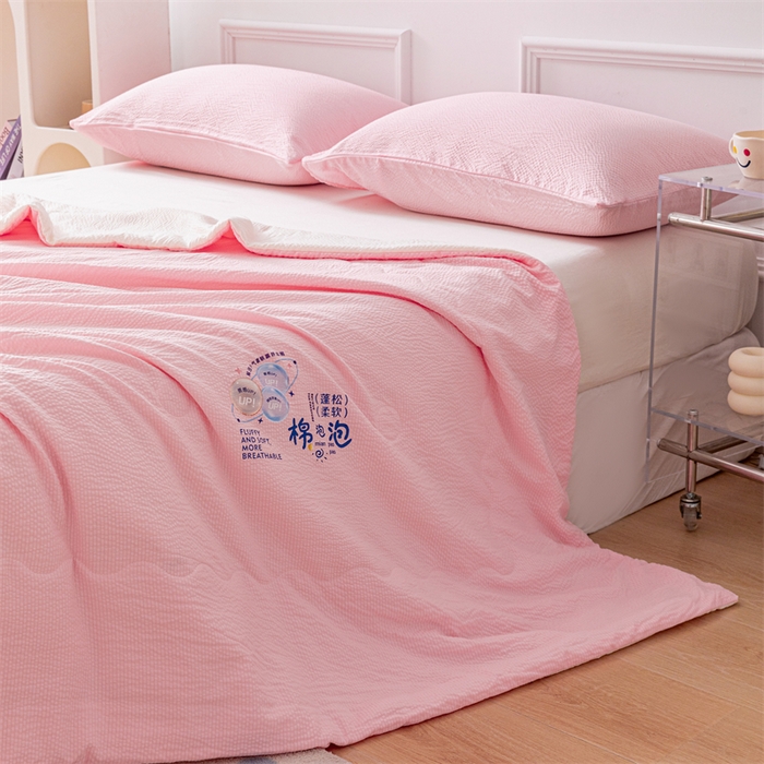 91家纺网 家纺一手货源 找家纺 天瑜家纺 2025新款亲肤舒适泡泡棉夏被 粉+米黄