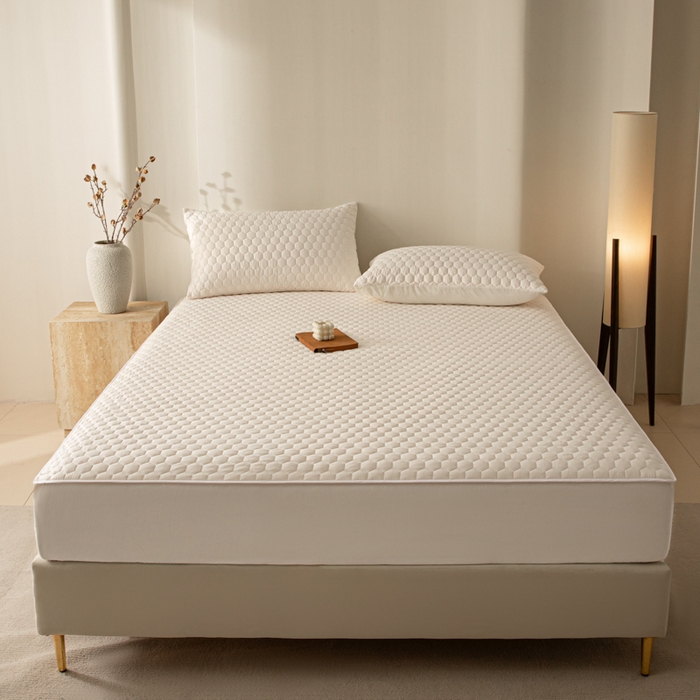 91家纺网 家纺一手货源 找家纺 优悦生活馆 2025新款亲肤水洗棉夹棉防水床笠 方格-白