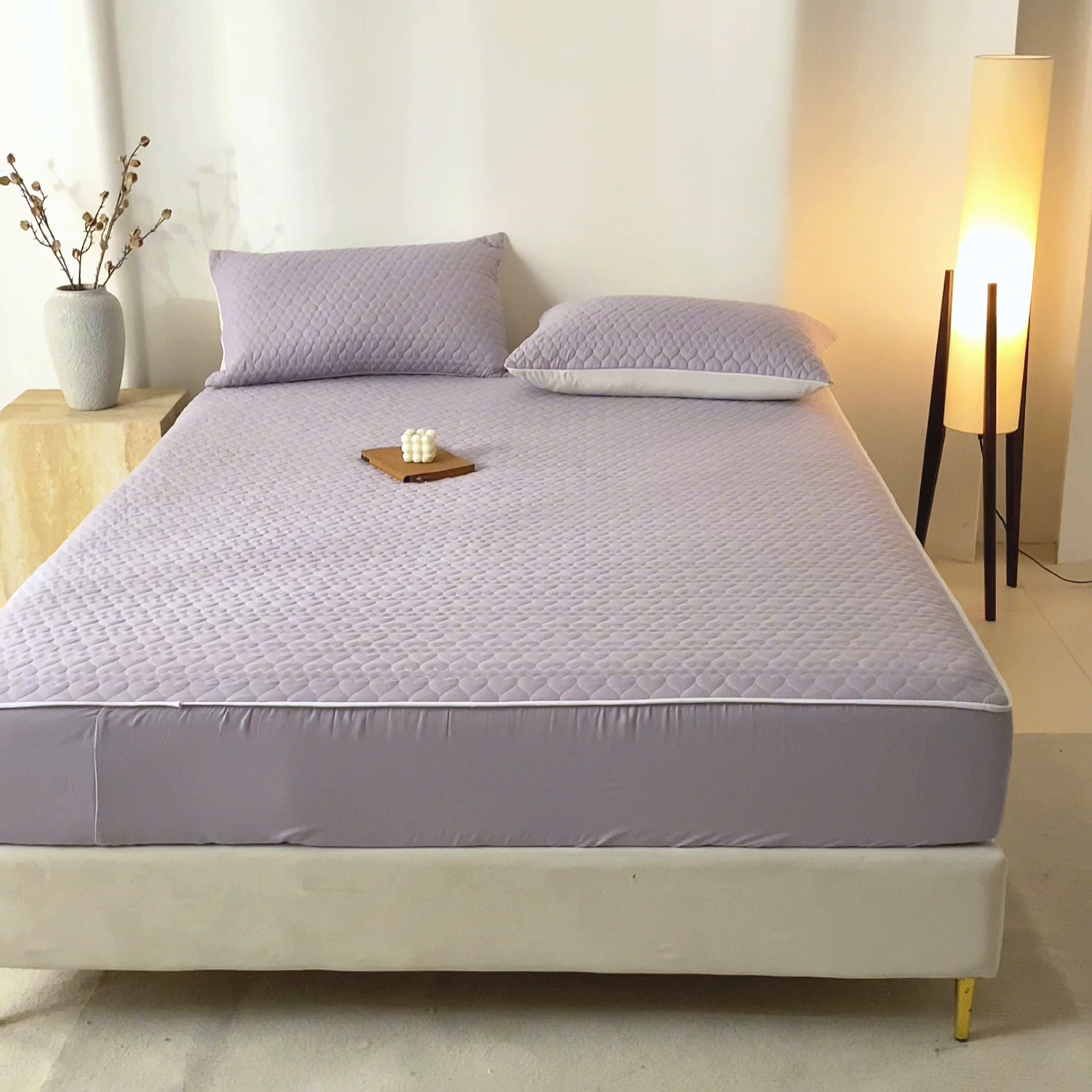 91家纺网 家纺一手货源 找家纺 优悦生活馆 2025新款亲肤水洗棉夹棉防水床笠 桃心-紫