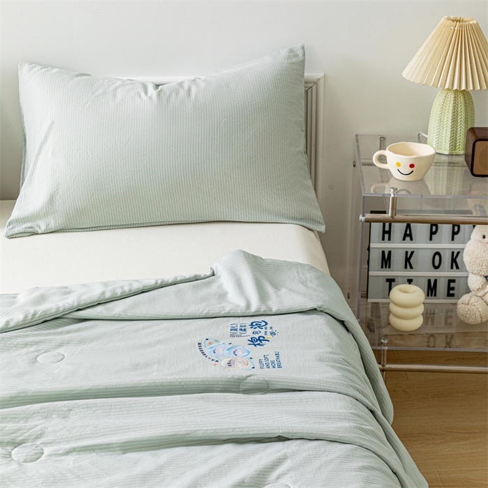 91家纺网 家纺一手货源 找家纺 天瑜家纺 2025新款亲肤舒适泡泡棉夏被 灰色