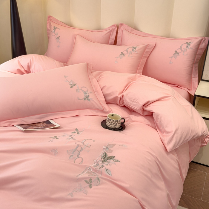 91家纺网 家纺一手货源 找家纺 U品汇 2025新款纯棉全棉长绒棉刺绣绣花高端礼盒四件套-夏瑾系列 夏瑾-糖果粉