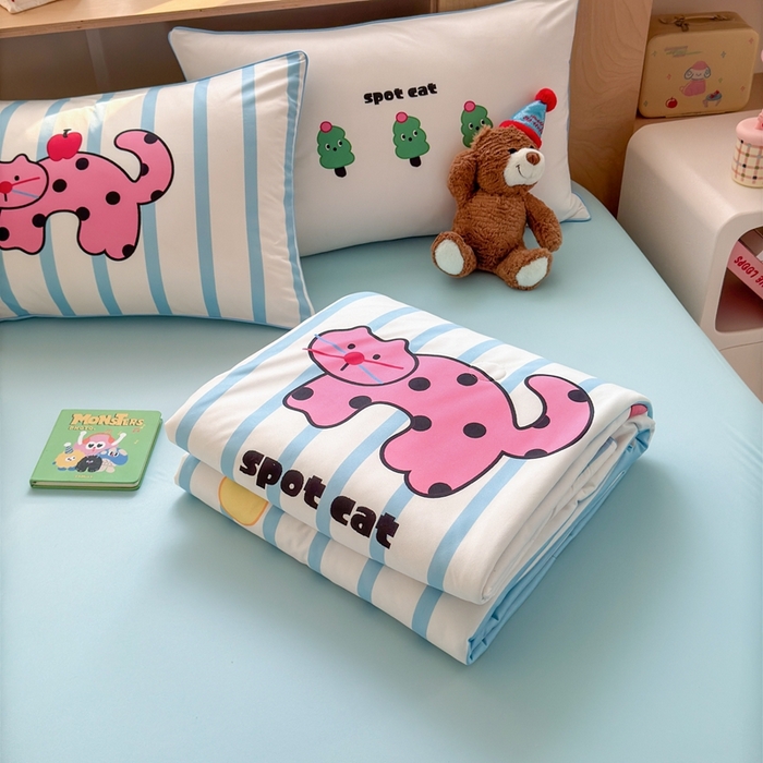 91家纺网 家纺一手货源 找家纺 星期八 2025新款针织棉夏被四件套 波点小猫