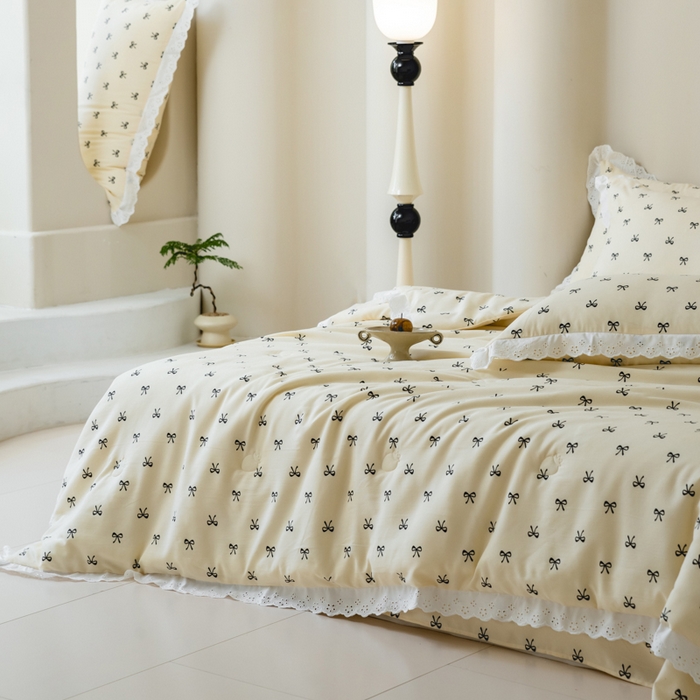 91家纺网 家纺一手货源 找家纺 绒世界 绒世界 2025新款双层纱韩版印花夏被四件套 礼物-米黄