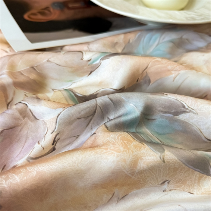 91家纺网 家纺一手货源 找家纺 朵希曼2025新款60支天丝镂空印花夏被和夏被四件套系列 微风记忆