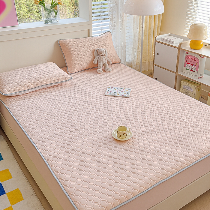 91家纺网 家纺一手货源 找家纺 小萌虎 2025新款凉感丝胶质凉席床笠款 粉玉