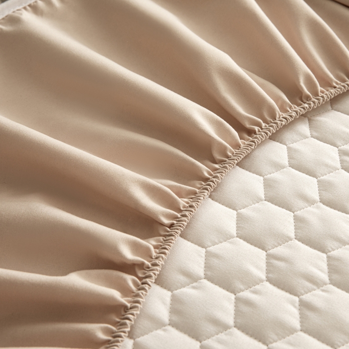 91家纺网 家纺一手货源 找家纺 优悦生活馆 2025新款亲肤水洗棉夹棉防水床笠 方格-卡其