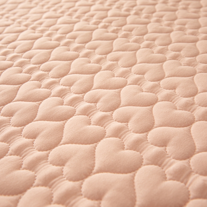 91家纺网 家纺一手货源 找家纺 优悦生活馆 2025新款亲肤水洗棉夹棉防水床笠 桃心-粉