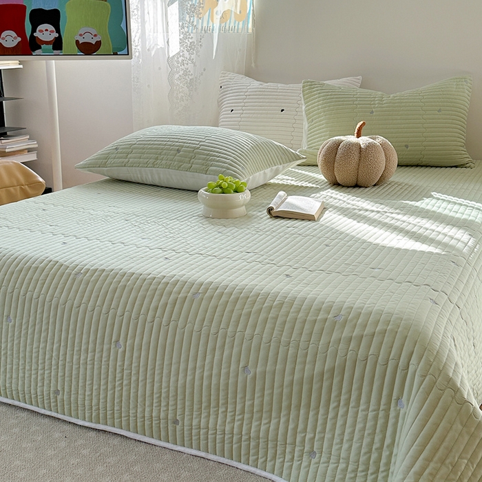 91家纺网 家纺一手货源 找家纺 优悦生活馆 2025新款亲肤舒适水洗棉夹棉床盖 暖心-绿