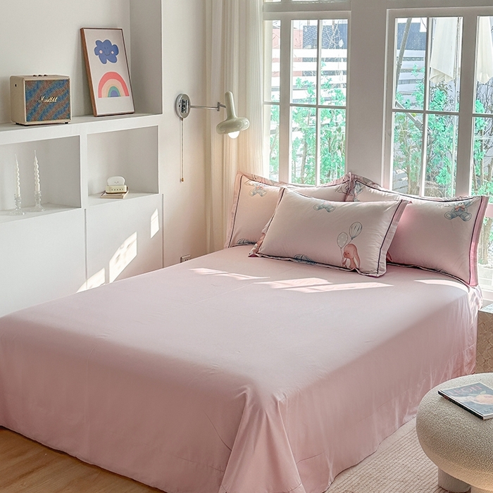 91家纺网 家纺一手货源 找家纺 眷恋家纺 2025年春夏全棉铂金棉13376数码印花四件套 欢乐园-粉（有小号）