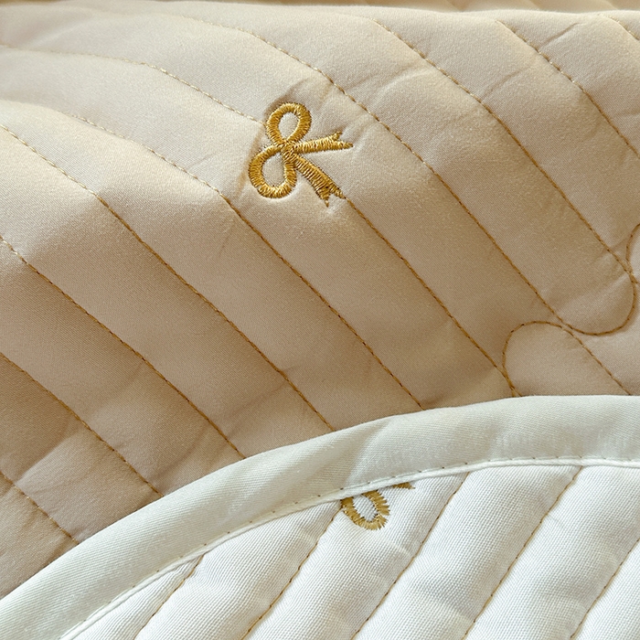 91家纺网 家纺一手货源 找家纺 优悦生活馆 2025新款亲肤舒适水洗棉夹棉床盖 幻蝶-卡其