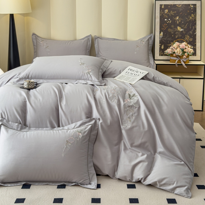 91家纺网 家纺一手货源 找家纺 U品汇 2025新款纯棉全棉长绒棉刺绣绣花高端礼盒四件套-夏瑾系列 夏瑾-亮银灰