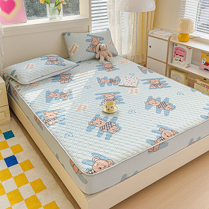 91家纺网 家纺一手货源 找家纺 小萌虎 2025新款凉感丝胶质凉席床笠款 方格熊蓝