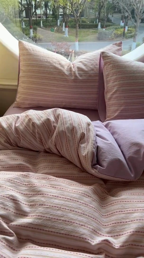 91家纺网 家纺一手货源 找家纺 田野家纺2025新款全棉水洗棉提花豆豆系列四件套 水洗棉豆豆 雾紫