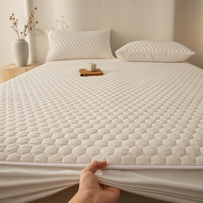 91家纺网 家纺一手货源 找家纺 优悦生活馆 2025新款亲肤水洗棉夹棉防水床笠 方格-白